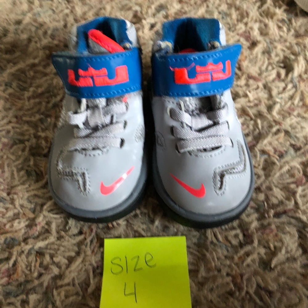 Nike toddler shoes
